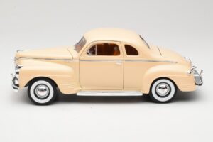 Plymouth Coupe Beige Road Signature 1:18 92398 Pressofusione — immagine 4 di 8