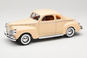 Plymouth Coupe Beige Road Signature 1:18 92398 Pressofusione