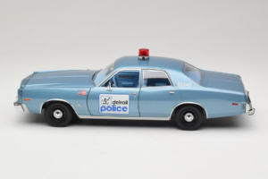 Plymouth Fury Beverly Hills PD Blu GreenLight 1:18 19069 Pressofusione — immagine 4 di 8