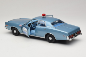 Plymouth Fury Beverly Hills PD Blu GreenLight 1:18 19069 Pressofusione — immagine 5 di 8