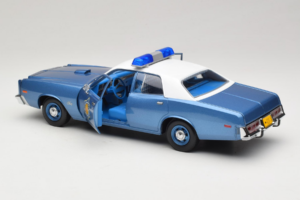 Plymouth Fury Police Pursuit Smokey and the Bandit GreenLight 1:18 19044 Pressofusione — immagine 5 di 8