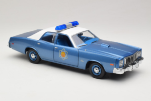 Plymouth Fury Police Pursuit Smokey and the Bandit GreenLight 1:18 19044 Pressofusione — immagine 6 di 8