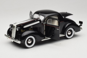 Pontiac Deluxe Nero Signature Models 1:18 18106 Pressofusione — immagine 2 di 8