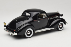 Pontiac Deluxe Nero Signature Models 1:18 18106 Pressofusione — immagine 3 di 8