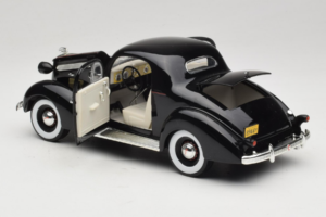 Pontiac Deluxe Nero Signature Models 1:18 18106 Pressofusione — immagine 5 di 8