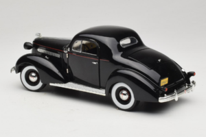 Pontiac Deluxe Nero Signature Models 1:18 18106 Pressofusione — immagine 7 di 8