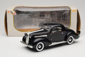 Pontiac Deluxe Nero Signature Models 1:18 18106 Pressofusione — immagine 8 di 8