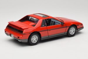 Pontiac Fiero GT Rosso Road Signature 1:18 92588 Pressofusione — immagine 3 di 8