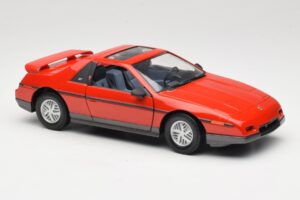 Pontiac Fiero GT Rosso Road Signature 1:18 92588 Pressofusione — immagine 6 di 8