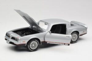 Pontiac Firebird Formula Argento ERTL 1:18 33514 Pressofusione — immagine 2 di 8