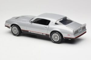 Pontiac Firebird Formula Argento ERTL 1:18 33514 Pressofusione — immagine 7 di 8
