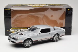 Pontiac Firebird Formula Argento ERTL 1:18 33514 Pressofusione — immagine 8 di 8