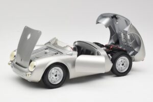 Porsche 550 A Spyder Argento Maisto 1:18 50314 Pressofusione — immagine 2 di 8