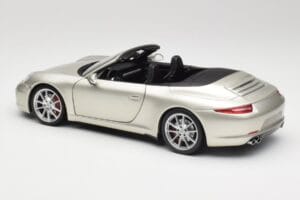 Porsche 911 991 Carrera S Cabriolet GT Argento Metallizzato Minichamps 1:18 100061030 Pressofusione — immagine 7 di 8