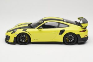 Porsche 911 GT2 RS 991.2 Weissach Package Verde Cerchi Neri Minichamps 1:18 155068300-1 Pressofusione — immagine 3 di 6