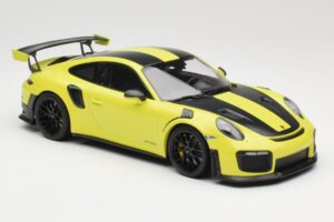 Porsche 911 GT2 RS 991.2 Weissach Package Verde Cerchi Neri Minichamps 1:18 155068300-1 Pressofusione — immagine 4 di 6