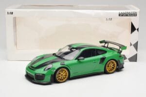Porsche 911 991.2 GT2 RS Weissach Package British Racing Verde & Cerchi Dorati Minichamps 1:18 153068318 Pressofusione — immagine 6 di 6