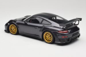 Porsche 911 991.2 GT2 RS Weissach Package Purple Metallic Con Cerchi in Magnesio Dorati Minichamps 1:18 153068322 Pressofusio — immagine 5 di 6