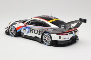 Porsche 911 991.2 GT3 R #17 Kues Team 75 Bernhard M. Christensen / K. Cairoli 24 Hours of Nurburgring 2018 Minichamps 1:18 15 — immagine 5 di 6