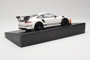 Porsche 911 991.2 GT3 RS Manthey Racing Bianco & Blu & Arancione Minichamps 1:18 MR-911-GT3RS-1805 Pressofusione — immagine 3 di 6