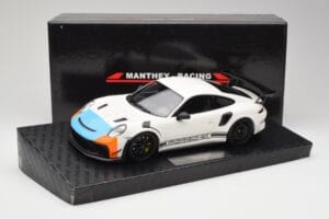Porsche 911 991.2 GT3 RS Manthey Racing Bianco & Blu & Arancione Minichamps 1:18 MR-911-GT3RS-1805 Pressofusione — immagine 6 di 6