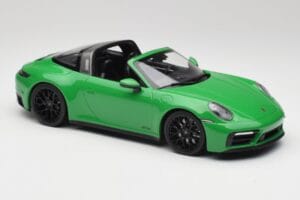 Porsche 911 991.2 Targa 4 GTS British Racing Verde Minichamps 1:18 155061065 Pressofusione — immagine 4 di 6