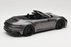 Porsche 911 992 Carrera 4 GTS Cabriolet Grey Metallic Minichamps 1:18 155063031 Pressofusione — immagine 2 di 6