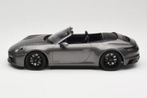 Porsche 911 992 Carrera 4 GTS Cabriolet Grey Metallic Minichamps 1:18 155063031 Pressofusione — immagine 3 di 6
