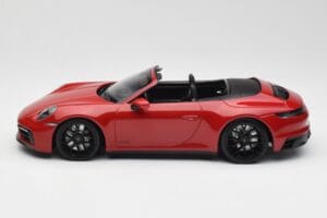 Porsche 911 992 Carrera 4 GTS Cabriolet Rosso Minichamps 1:18 155063032 Pressofusione — immagine 3 di 6