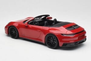 Porsche 911 992 Carrera 4 GTS Cabriolet Rosso Minichamps 1:18 155063032 Pressofusione — immagine 5 di 6