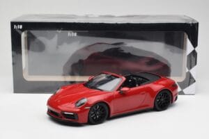Porsche 911 992 Carrera 4 GTS Cabriolet Rosso Minichamps 1:18 155063032 Pressofusione — immagine 6 di 6
