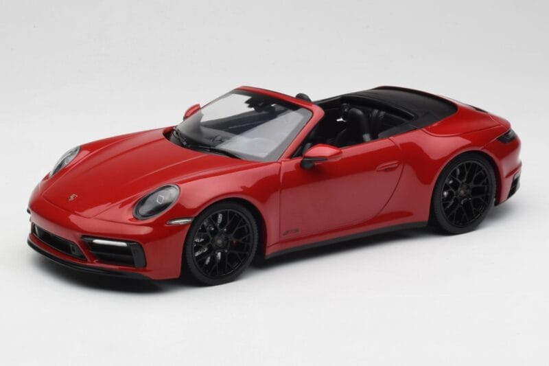 Porsche 911 992 Carrera 4 GTS Cabriolet Rosso Minichamps 1:18 155063032 Pressofusione