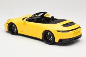 Porsche 911 992 Carrera 4 GTS Cabriolet Giallo Minichamps 1:18 155063030 Pressofusione — immagine 5 di 6