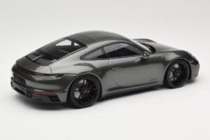 Porsche 911 992 Carrera 4 GTS Green Metallic Minichamps 1:18 155063101 Pressofusione — immagine 2 di 6