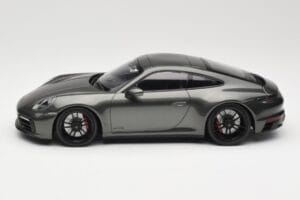 Porsche 911 992 Carrera 4 GTS Green Metallic Minichamps 1:18 155063101 Pressofusione — immagine 3 di 6