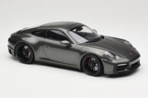 Porsche 911 992 Carrera 4 GTS Green Metallic Minichamps 1:18 155063101 Pressofusione — immagine 4 di 6