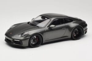 Porsche 911 992 Carrera 4 GTS Green Metallic Minichamps 1:18 155063101 Pressofusione
