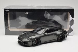 Porsche 911 992 Carrera 4 GTS Green Metallic Minichamps 1:18 155063101 Pressofusione — immagine 6 di 6