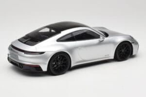 Porsche 911 992 Carrera 4 GTS Argento Minichamps 1:18 155063104 Pressofusione — immagine 2 di 6