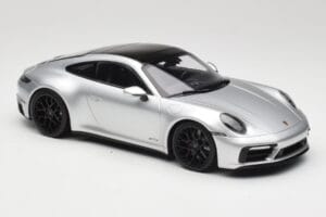 Porsche 911 992 Carrera 4 GTS Argento Minichamps 1:18 155063104 Pressofusione — immagine 4 di 6