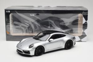 Porsche 911 992 Carrera 4 GTS Argento Minichamps 1:18 155063104 Pressofusione — immagine 6 di 6
