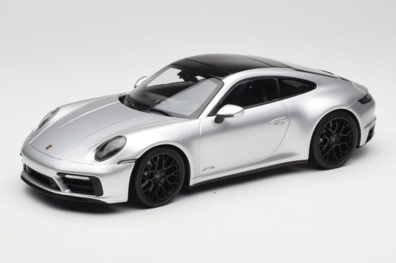 Porsche 911 992 Carrera 4 GTS Argento Minichamps 1:18 155063104 Pressofusione
