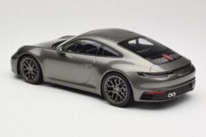 Porsche 911 992 Carrera 4S Aventurine Green Metallic Minichamps 1:18 155067328 Pressofusione — immagine 4 di 6