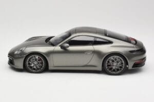 Porsche 911 992 Carrera 4S Aventurine Green Metallic Minichamps 1:18 155067328 Pressofusione — immagine 5 di 6