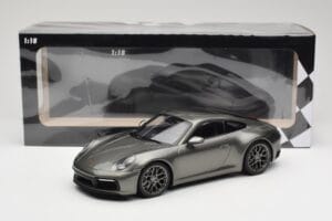 Porsche 911 992 Carrera 4S Aventurine Green Metallic Minichamps 1:18 155067328 Pressofusione — immagine 6 di 6