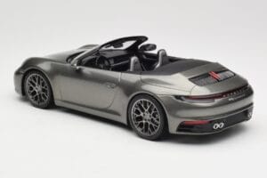 Porsche 911 992 Carrera 4S Cabriolet Mamba Green Metallic Minichamps 1:18 155067337 Pressofusione — immagine 5 di 6
