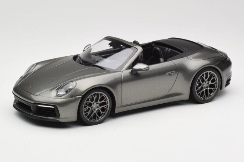Porsche 911 992 Carrera 4S Cabriolet Mamba Green Metallic Minichamps 1:18 155067337 Pressofusione