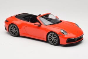 Porsche 911 992 Carrera 4S Cabriolet Arancione Minichamps 1:18 155067334 Pressofusione — immagine 4 di 6