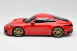 Porsche 911 992 Carrera 4S Guards Rosso & Cerchi Oro Minichamps 1:18 153067328 Pressofusione — immagine 3 di 6