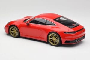 Porsche 911 992 Carrera 4S Guards Rosso & Cerchi Oro Minichamps 1:18 153067328 Pressofusione — immagine 5 di 6